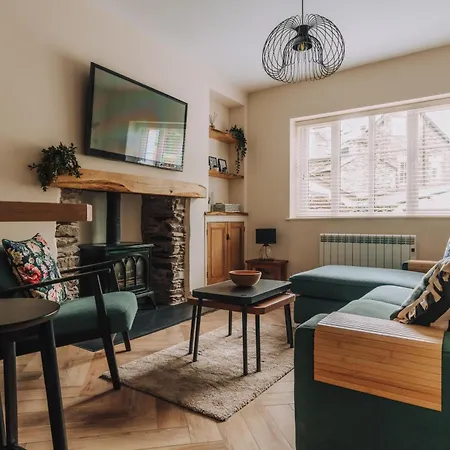 The Warren, Stylish Retreat, On Windermere * Bowness-on-Windermere