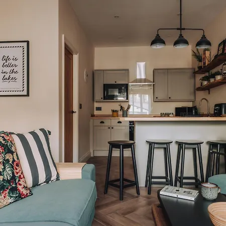 בית נופש The Warren, Stylish Retreat, On Windermere