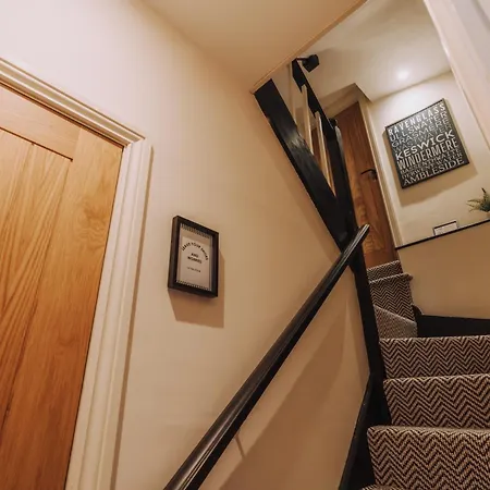 The Warren, Stylish Retreat, On Windermere בית נופש