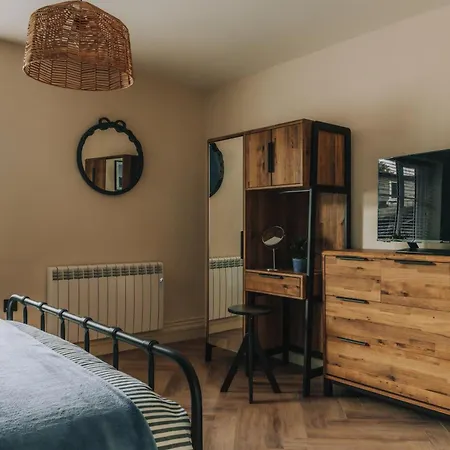 The Warren, Stylish Retreat, On Windermere באונס-און-ווינדרמיר
